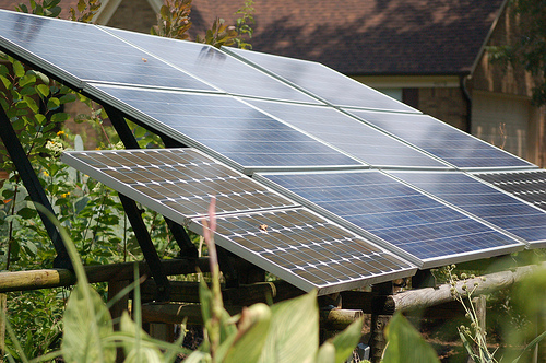 солнечные батареи в саду