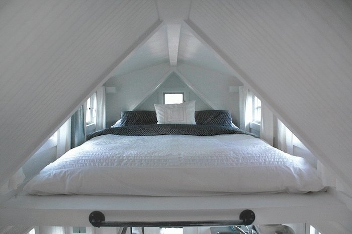 Декор в цветах: голубой, серый, светло-серый, белый, сиреневый. Декор в стиле американский стиль.