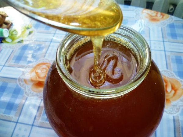 Горный мёд в стеклянной банке